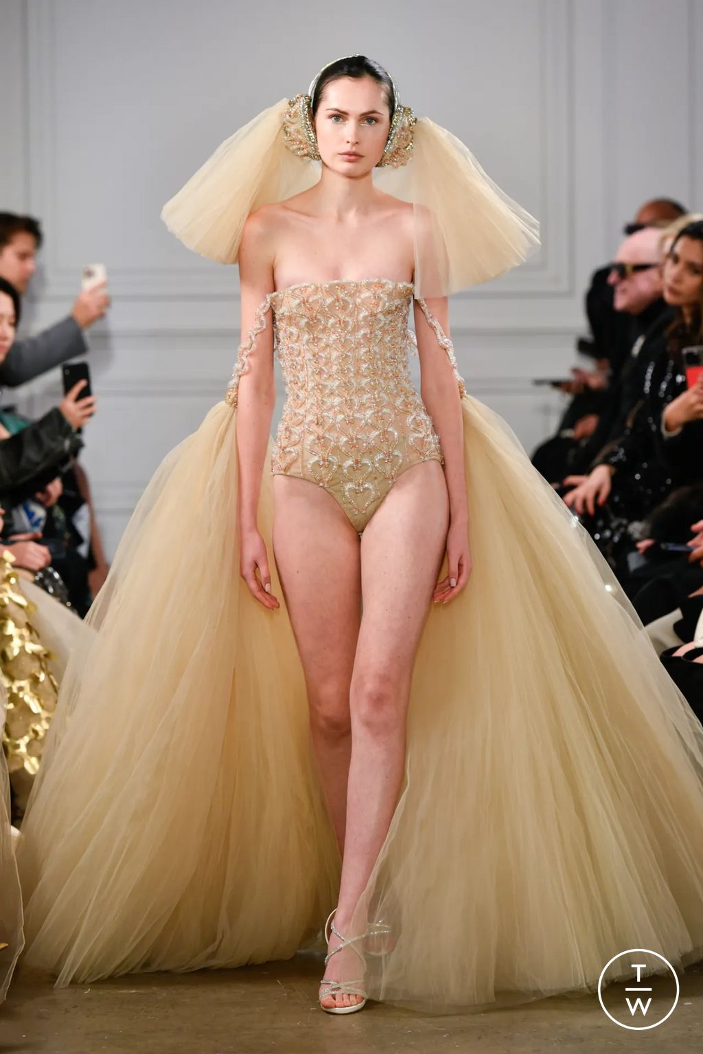 Fashion Week Paris Spring/Summer 2026 look 28 from the Phan Huy collection couture