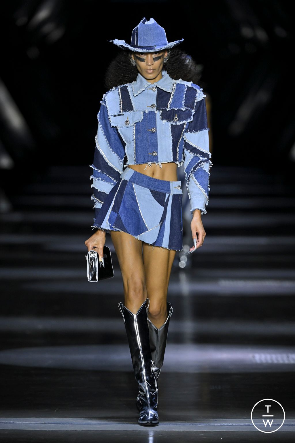 Fashion Week Milan Fall/Winter 2023 look 3 from the Philipp Plein collection womenswear