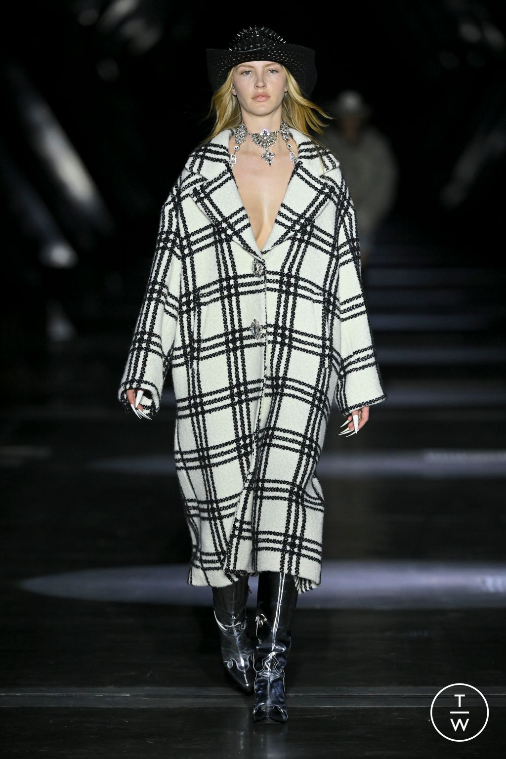 Fashion Week Milan Fall/Winter 2023 look 4 from the Philipp Plein collection womenswear