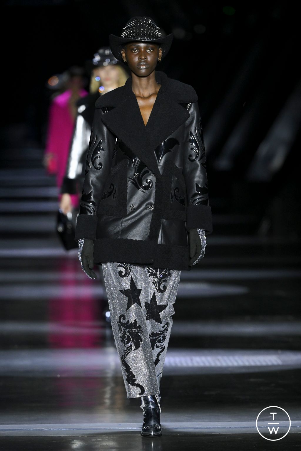 Fashion Week Milan Fall/Winter 2023 look 6 from the Philipp Plein collection 女装