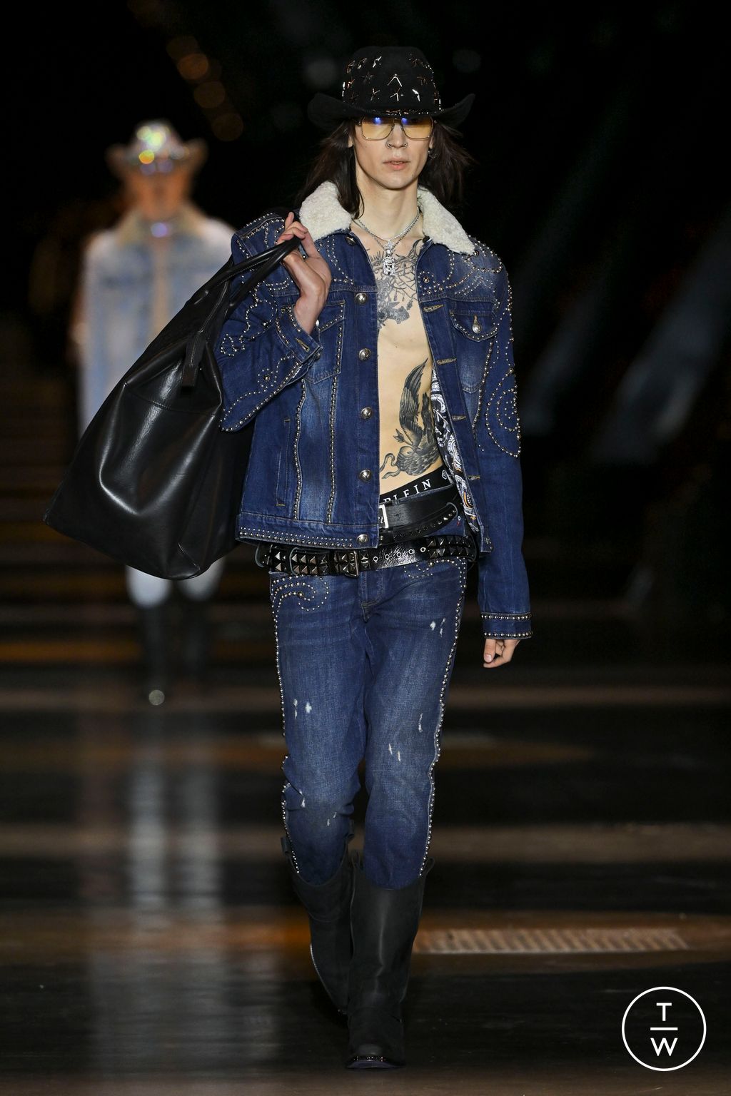 Fashion Week Milan Fall/Winter 2023 look 40 from the Philipp Plein collection 女装