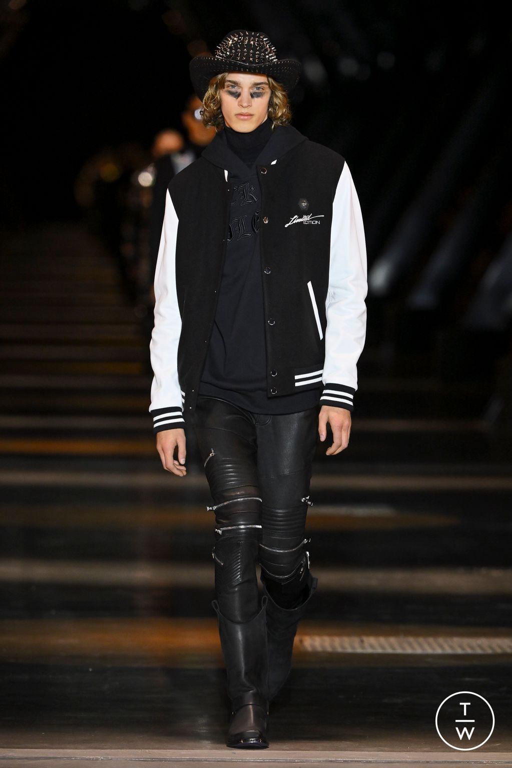 Fashion Week Milan Fall/Winter 2023 look 56 from the Philipp Plein collection 女装