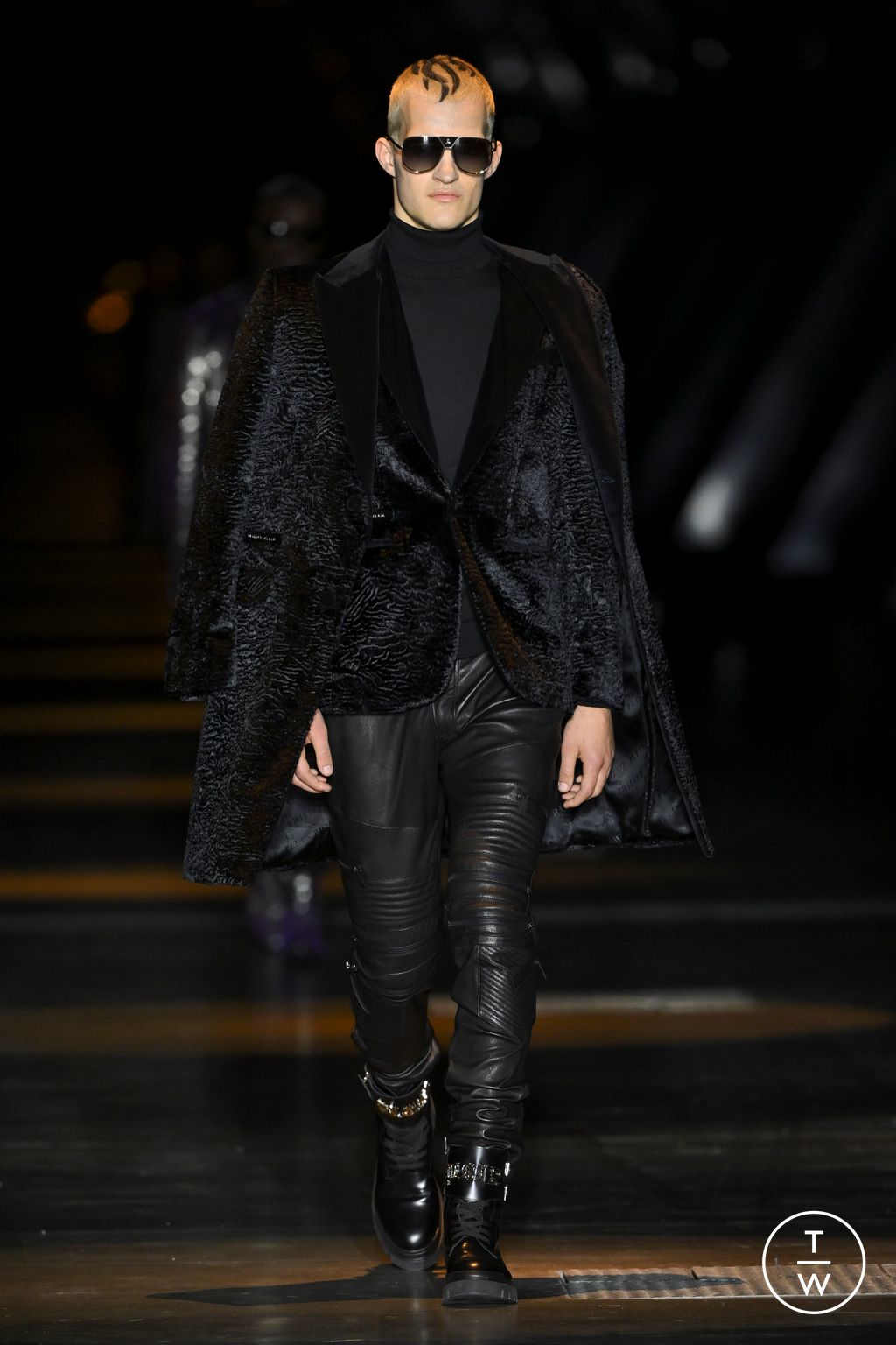 Fashion Week Milan Fall/Winter 2023 look 60 from the Philipp Plein collection 女装