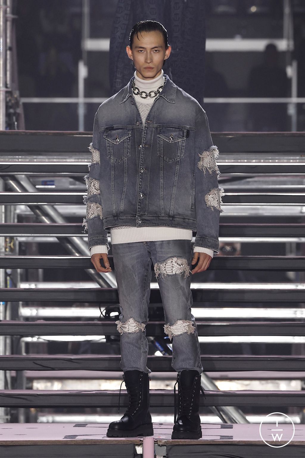Fashion Week Milan Fall/Winter 2024 look 6 from the Philipp Plein collection 女装
