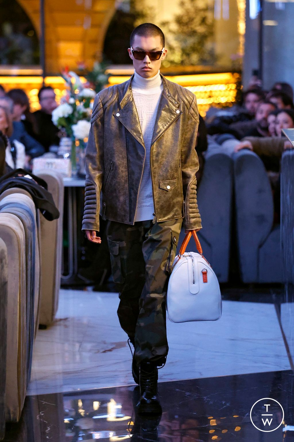 Fashion Week Milan Fall/Winter 2025 look 11 from the Philipp Plein collection 男装