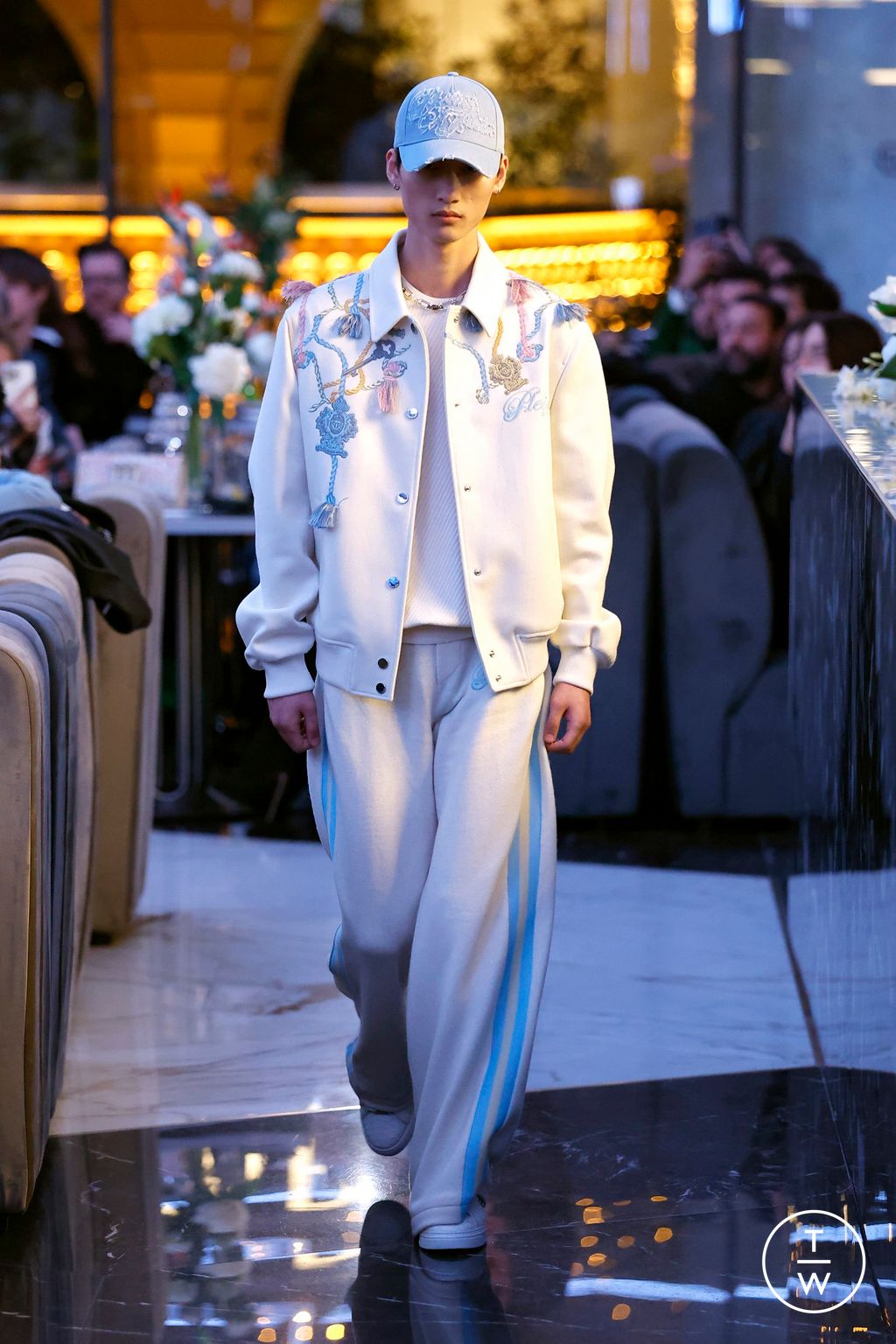 Fashion Week Milan Fall/Winter 2025 look 20 from the Philipp Plein collection 男装