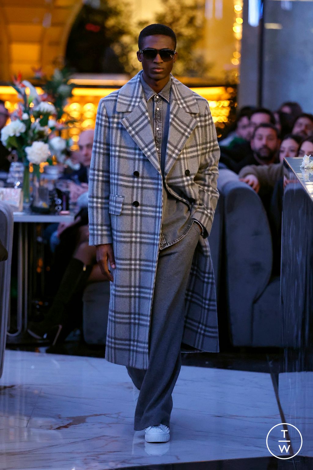 Fashion Week Milan Fall/Winter 2025 look 27 from the Philipp Plein collection 男装