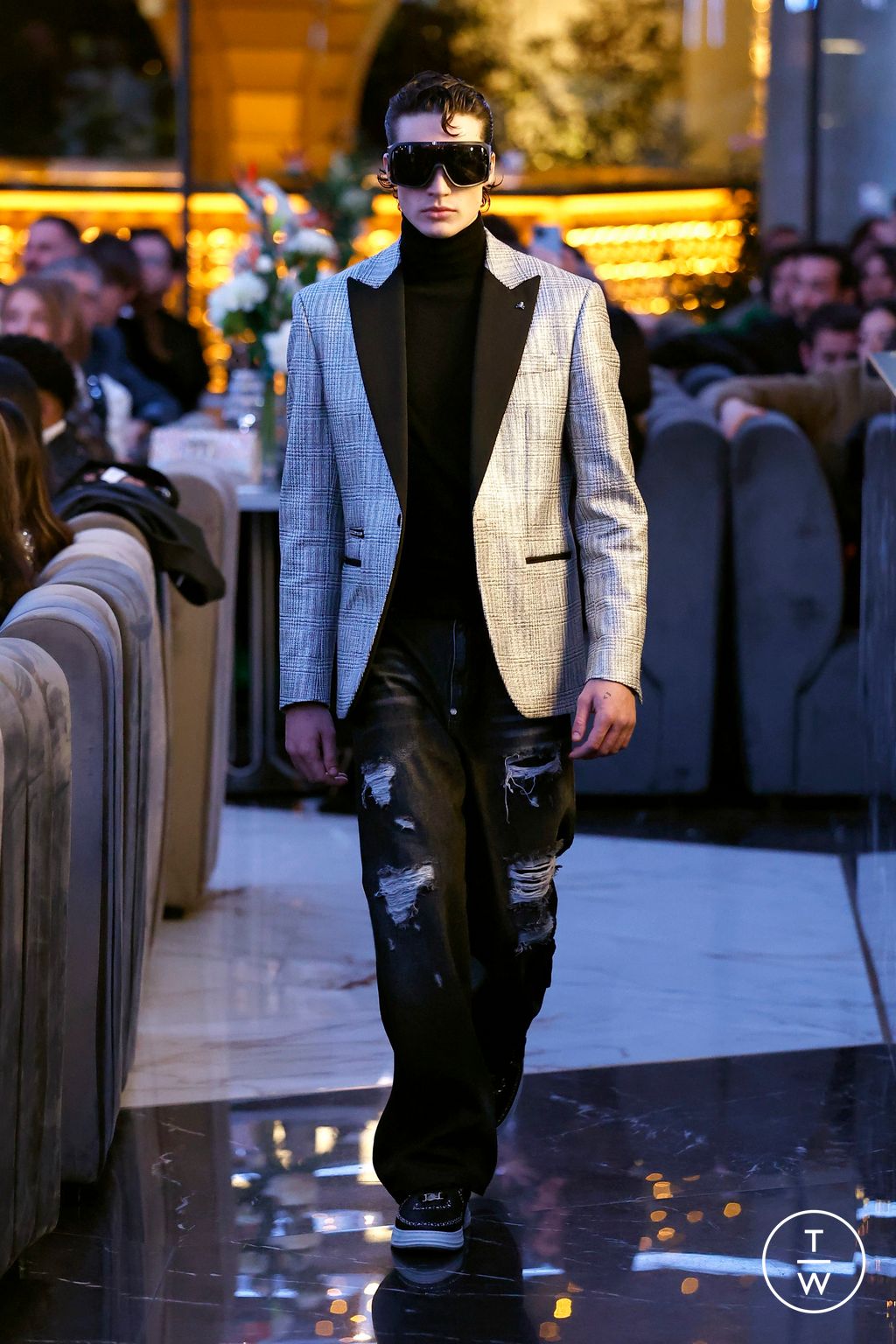 Fashion Week Milan Fall/Winter 2025 look 31 from the Philipp Plein collection menswear