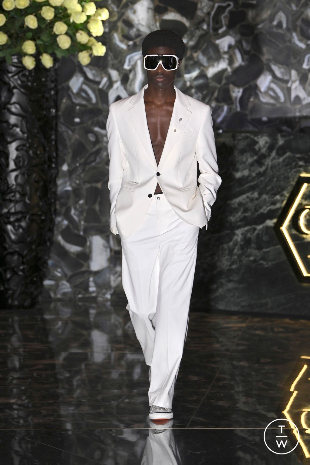 Fashion Week Milan Spring/Summer 2025 look 17 from the Philipp Plein collection womenswear