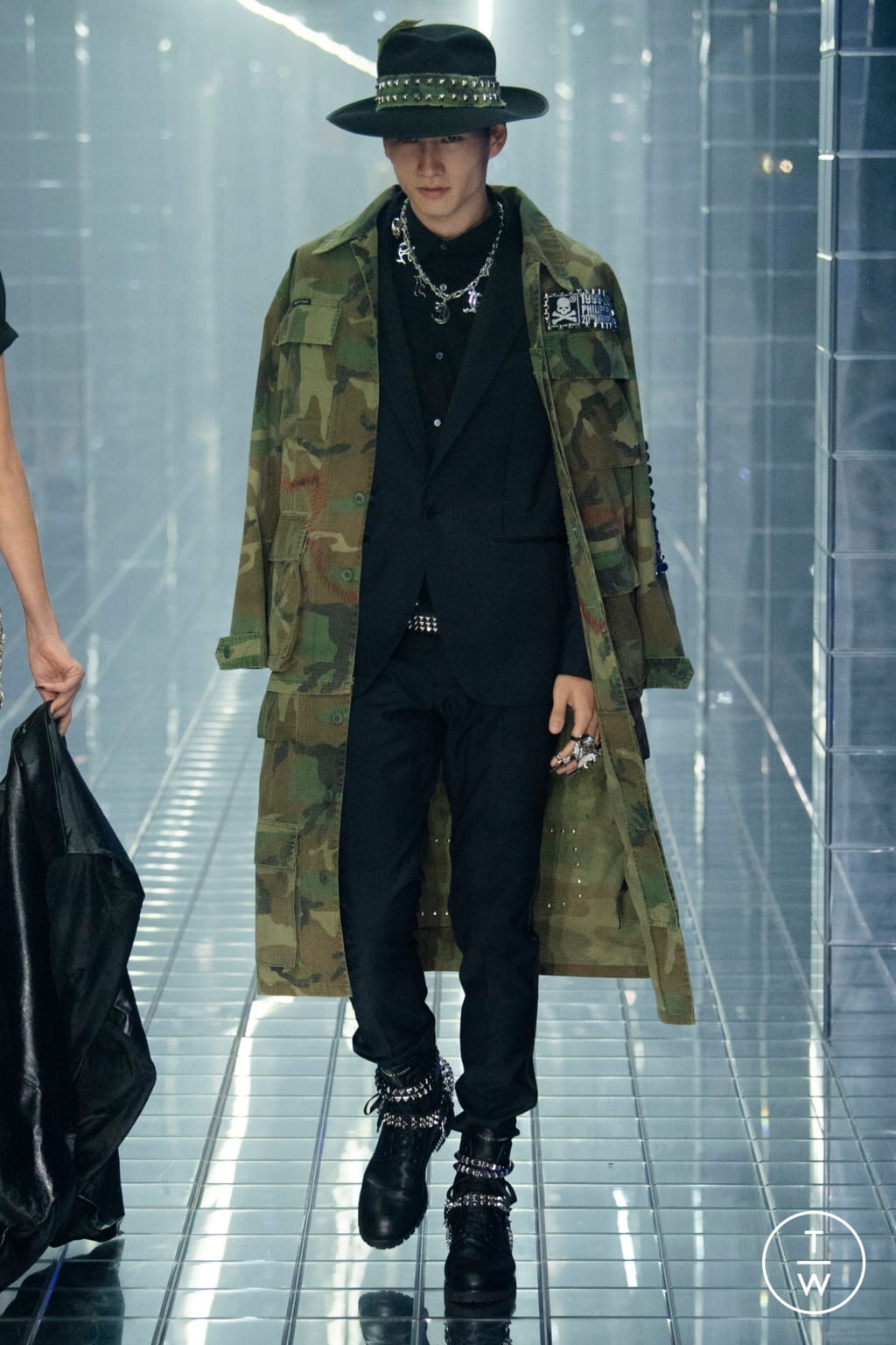 Fashion Week Milan Spring/Summer 2019 look 31 from the Philipp Plein collection 女装