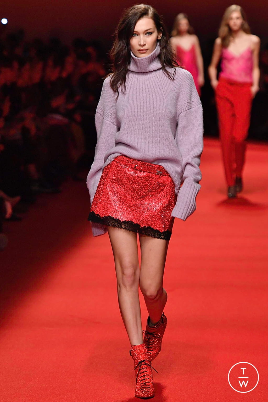 Fashion Week Milan Fall/Winter 2019 look 1 de la collection Philosophy di Lorenzo Serafini womenswear