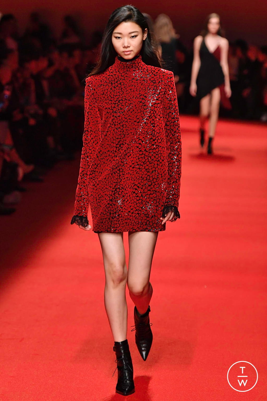 Fashion Week Milan Fall/Winter 2019 look 27 from the Philosophy di Lorenzo Serafini collection womenswear