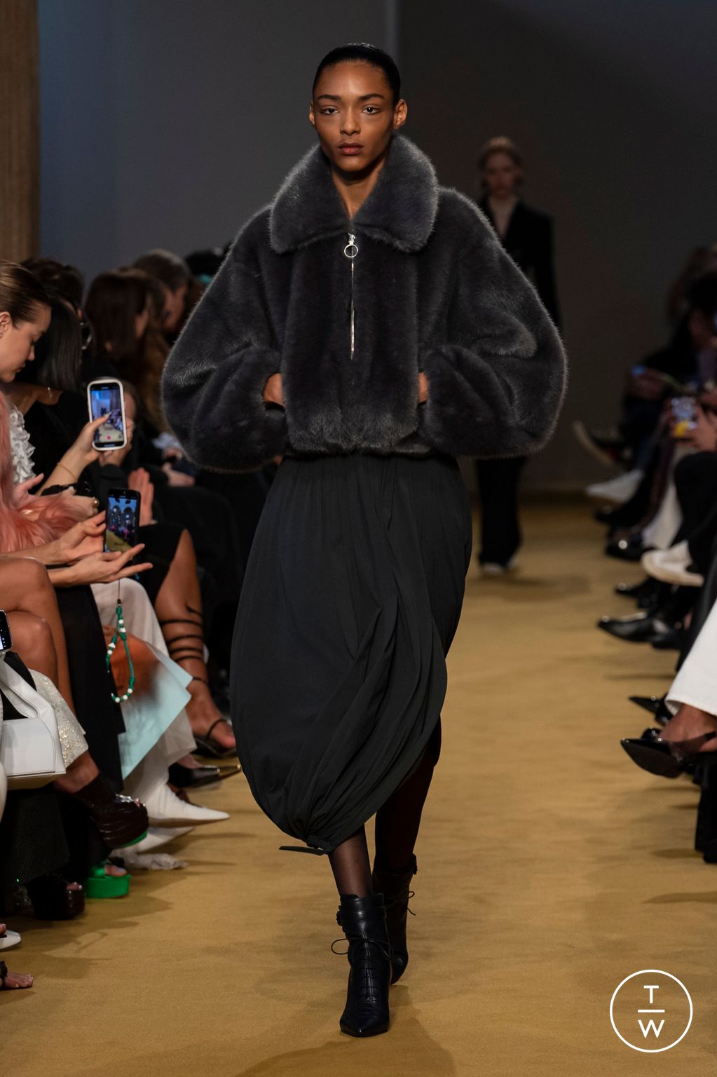 Fashion Week Milan Fall/Winter 2023 look 8 de la collection Philosophy di Lorenzo Serafini womenswear