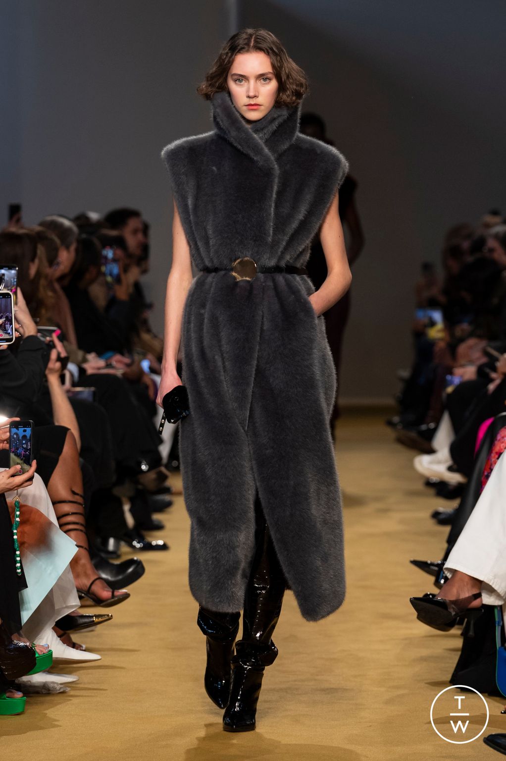 Fashion Week Milan Fall/Winter 2023 look 16 from the Philosophy di Lorenzo Serafini collection womenswear