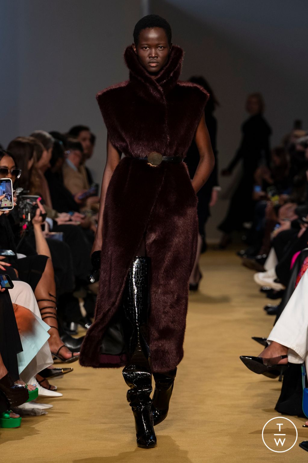 Fashion Week Milan Fall/Winter 2023 look 17 de la collection Philosophy di Lorenzo Serafini womenswear