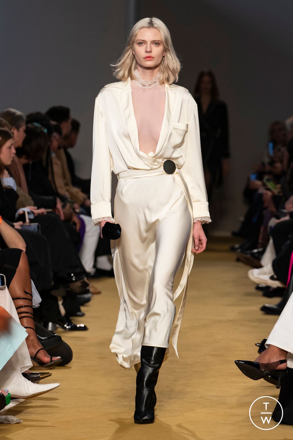 Fashion Week Milan Fall/Winter 2023 look 23 de la collection Philosophy di Lorenzo Serafini womenswear