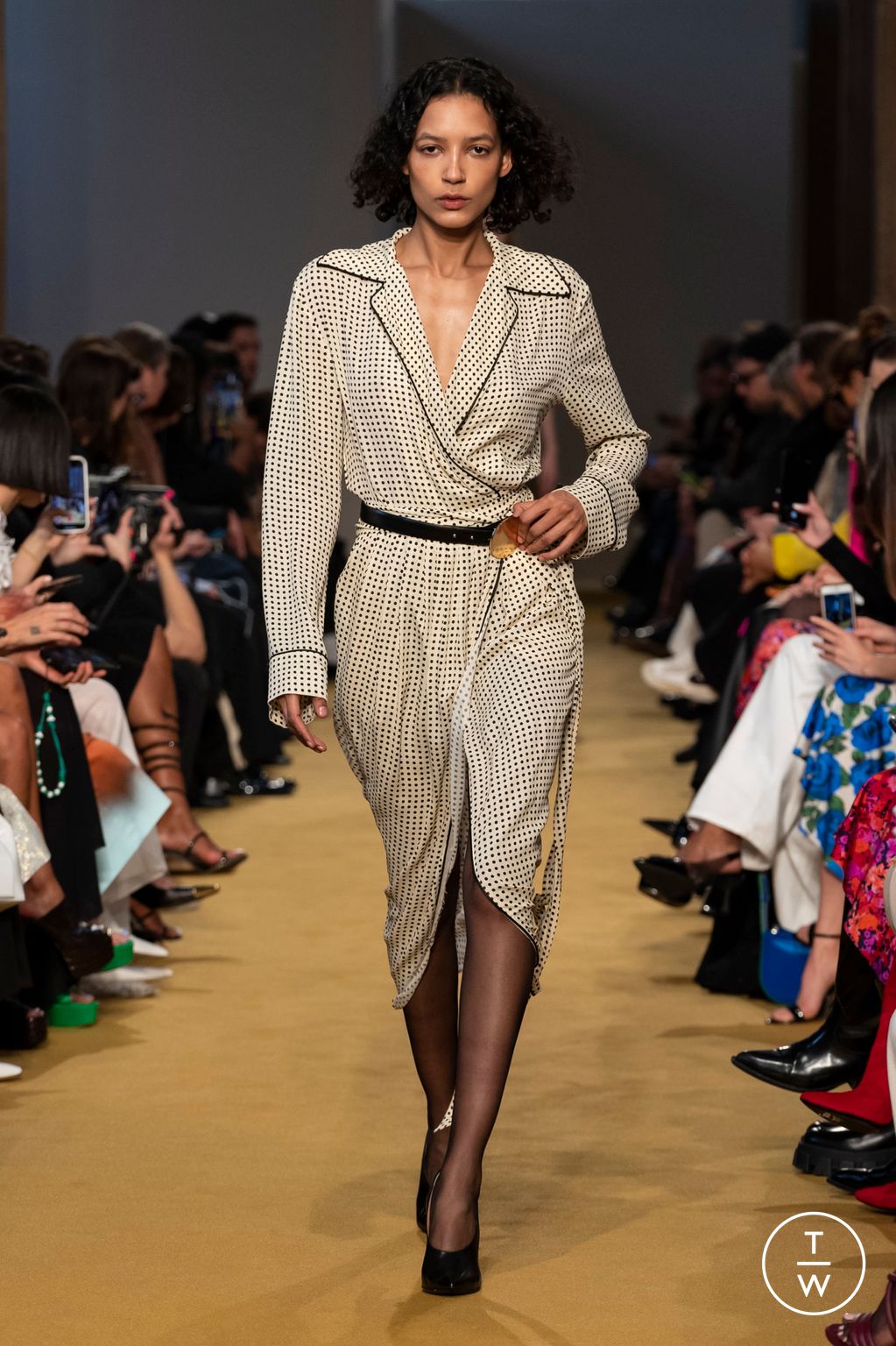 Fashion Week Milan Fall/Winter 2023 look 27 from the Philosophy di Lorenzo Serafini collection womenswear