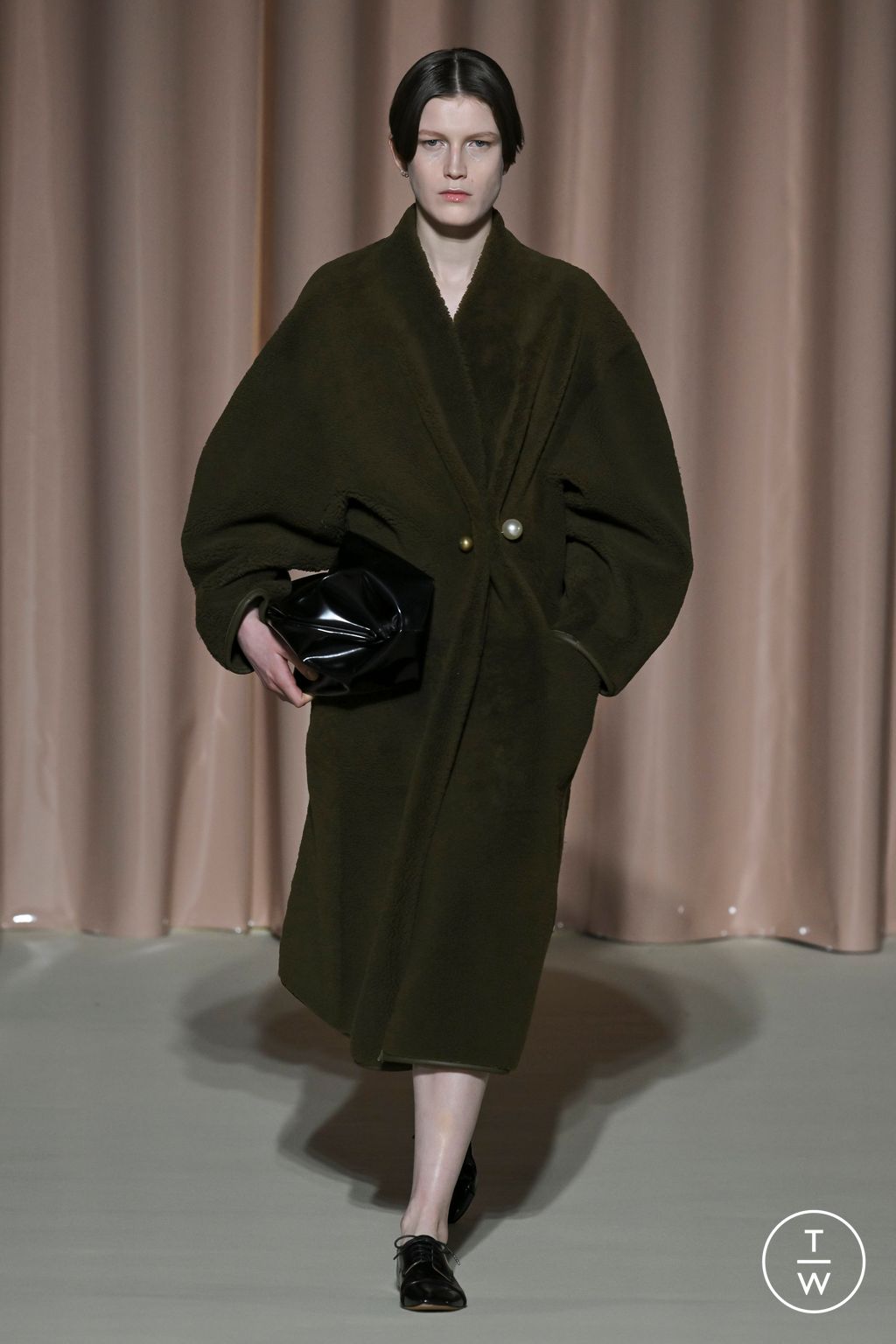 Fashion Week Milan Fall/Winter 2024 look 11 from the Philosophy di Lorenzo Serafini collection womenswear