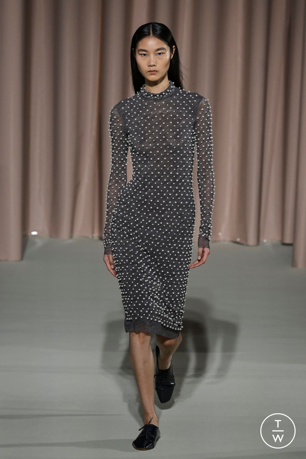 Fashion Week Milan Fall/Winter 2024 look 16 de la collection Philosophy di Lorenzo Serafini womenswear