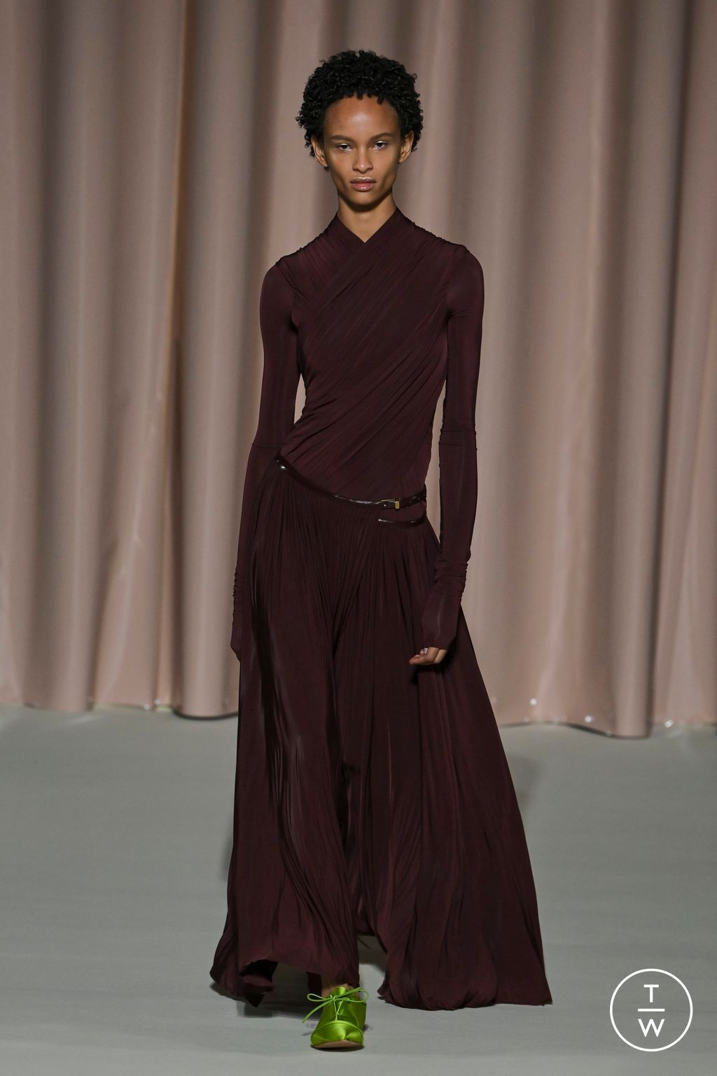 Fashion Week Milan Fall/Winter 2024 look 23 from the Philosophy di Lorenzo Serafini collection womenswear
