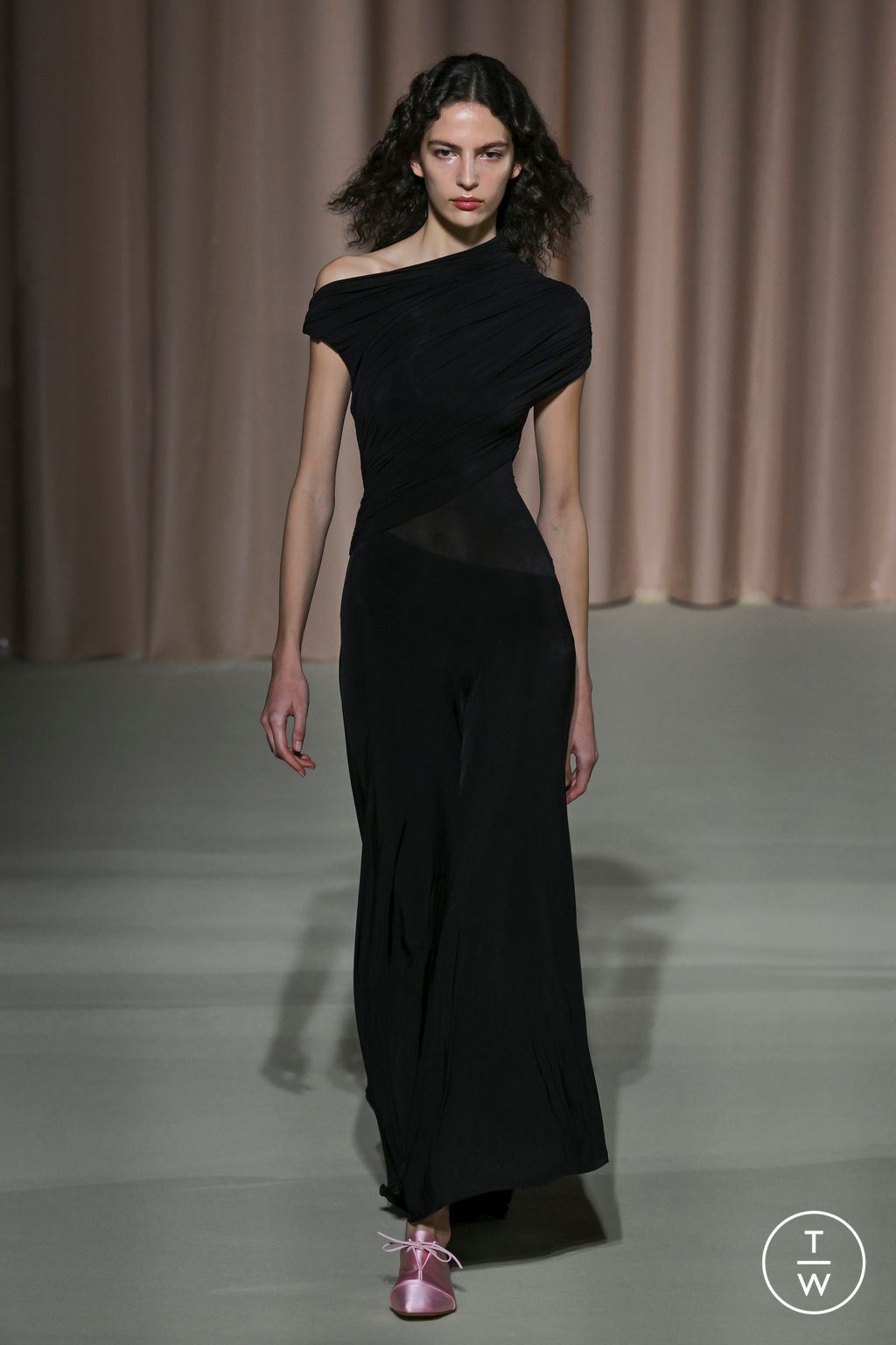 Fashion Week Milan Fall/Winter 2024 look 34 from the Philosophy di Lorenzo Serafini collection womenswear