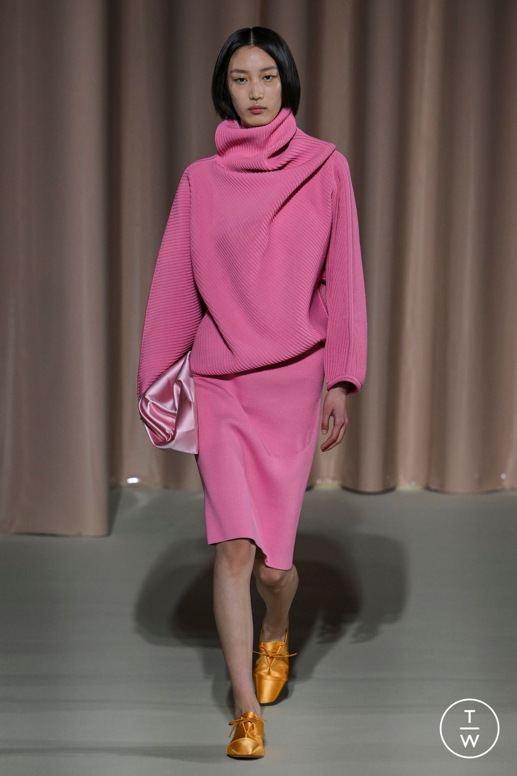 Fashion Week Milan Fall/Winter 2024 look 36 from the Philosophy di Lorenzo Serafini collection womenswear