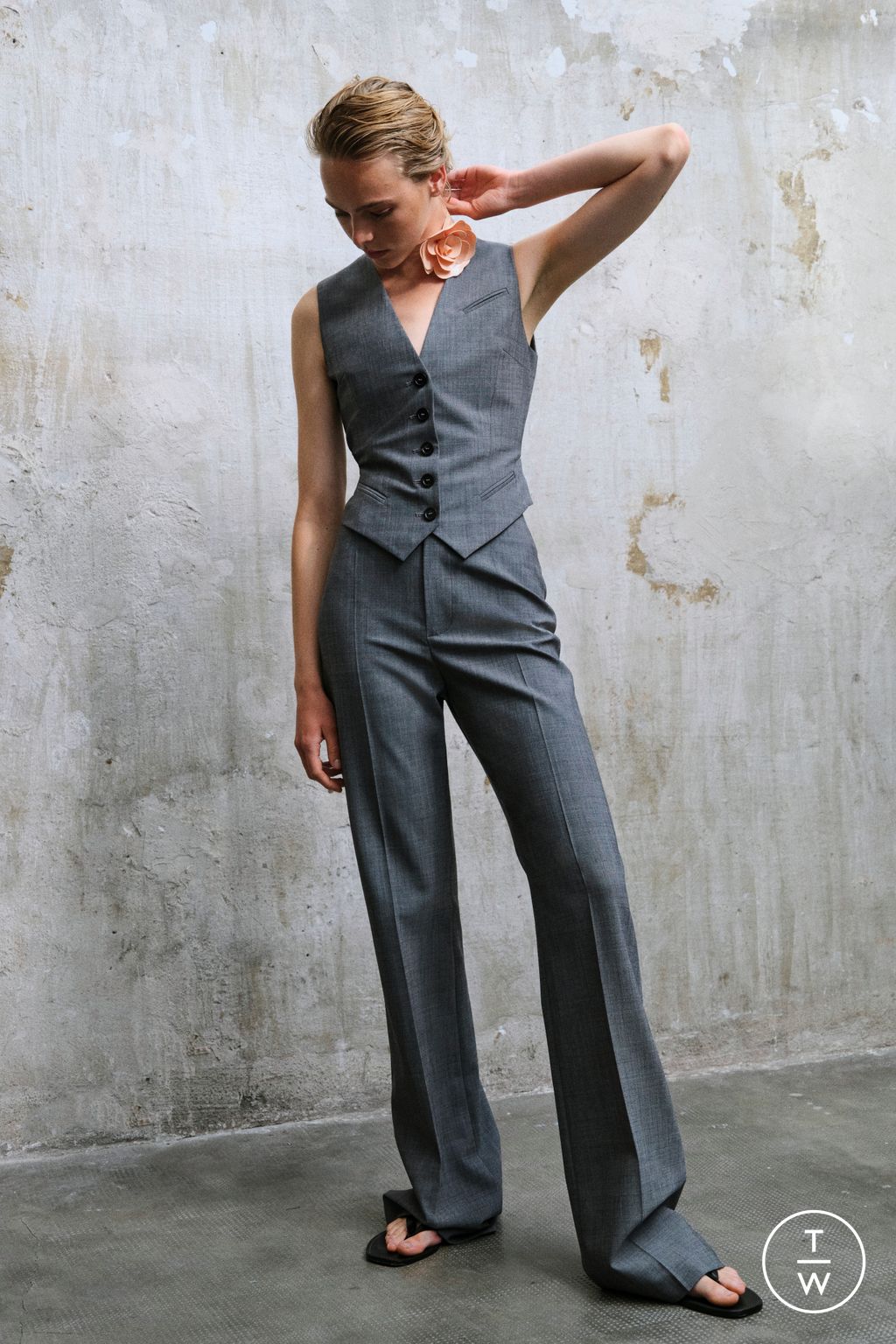 Fashion Week Milan Resort 2024 look 3 de la collection Philosophy di Lorenzo Serafini womenswear