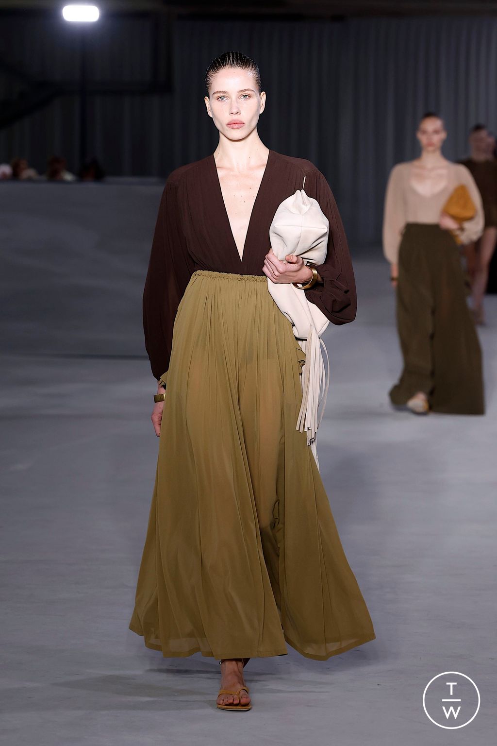 Fashion Week Milan Spring/Summer 2025 look 1 de la collection Philosophy di Lorenzo Serafini womenswear