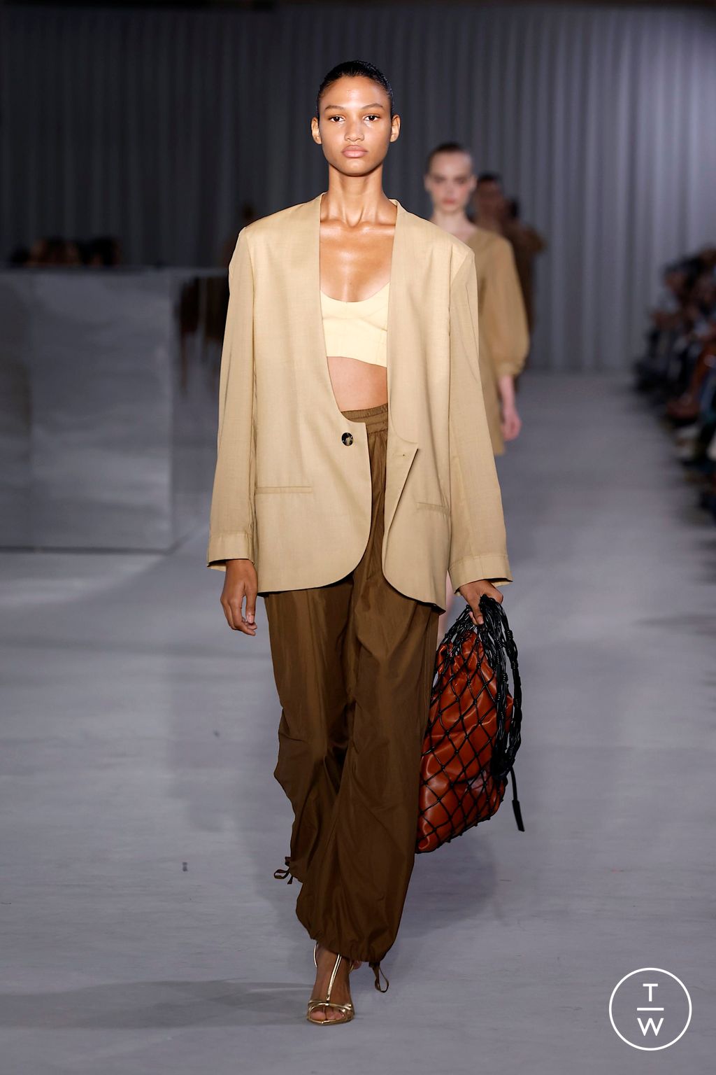 Fashion Week Milan Spring-Summer 2025 look 9 from the Philosophy di Lorenzo Serafini collection 女装