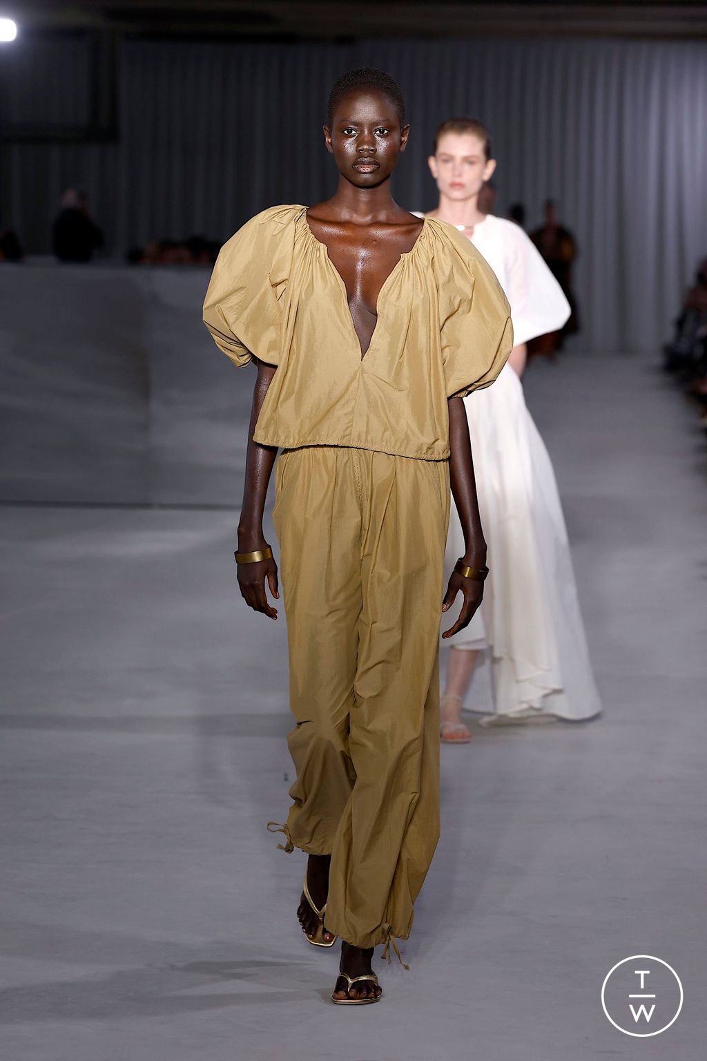 Fashion Week Milan Spring/Summer 2025 look 14 de la collection Philosophy di Lorenzo Serafini womenswear