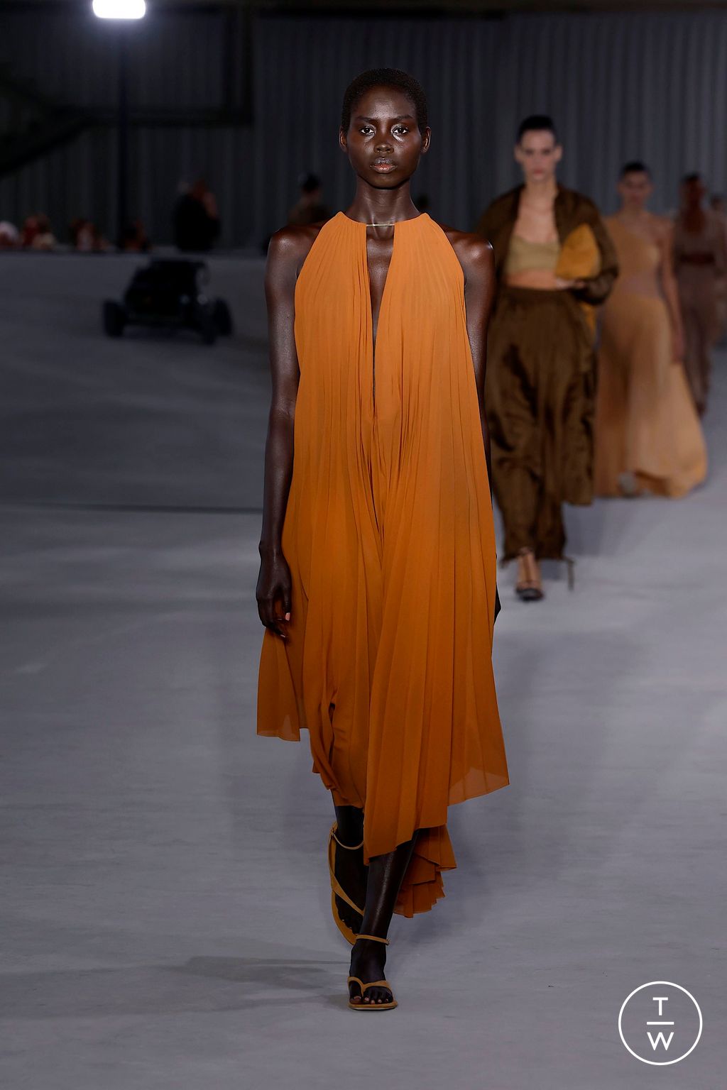 Fashion Week Milan Spring-Summer 2025 look 18 de la collection Philosophy di Lorenzo Serafini womenswear