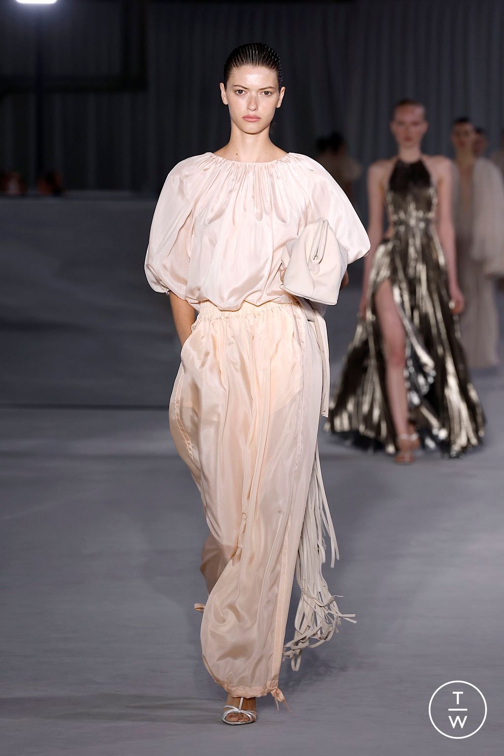 Fashion Week Milan Spring/Summer 2025 look 23 de la collection Philosophy di Lorenzo Serafini womenswear