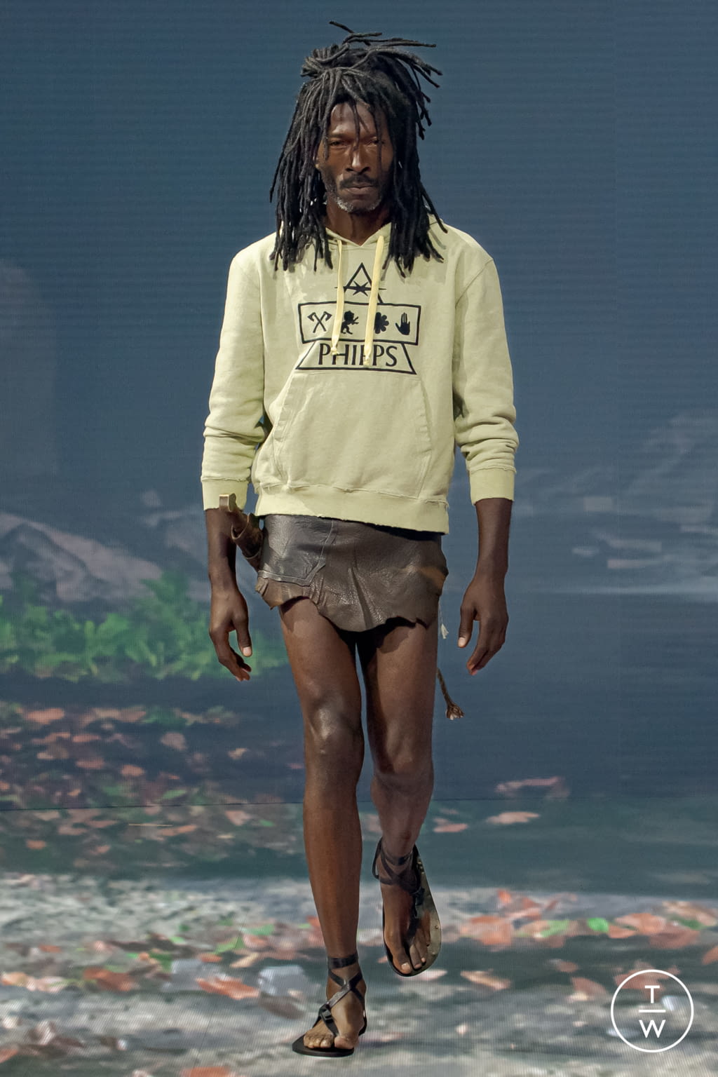 Fashion Week Paris Spring/Summer 2022 look 1 from the PHIPPS collection menswear