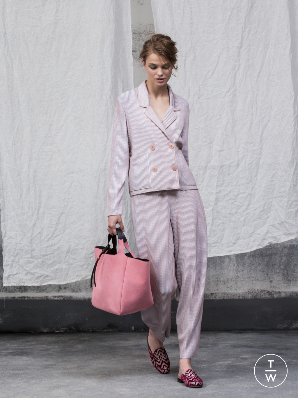Fashion Week Milan Resort 2019 look 29 from the Giorgio Armani collection 女装