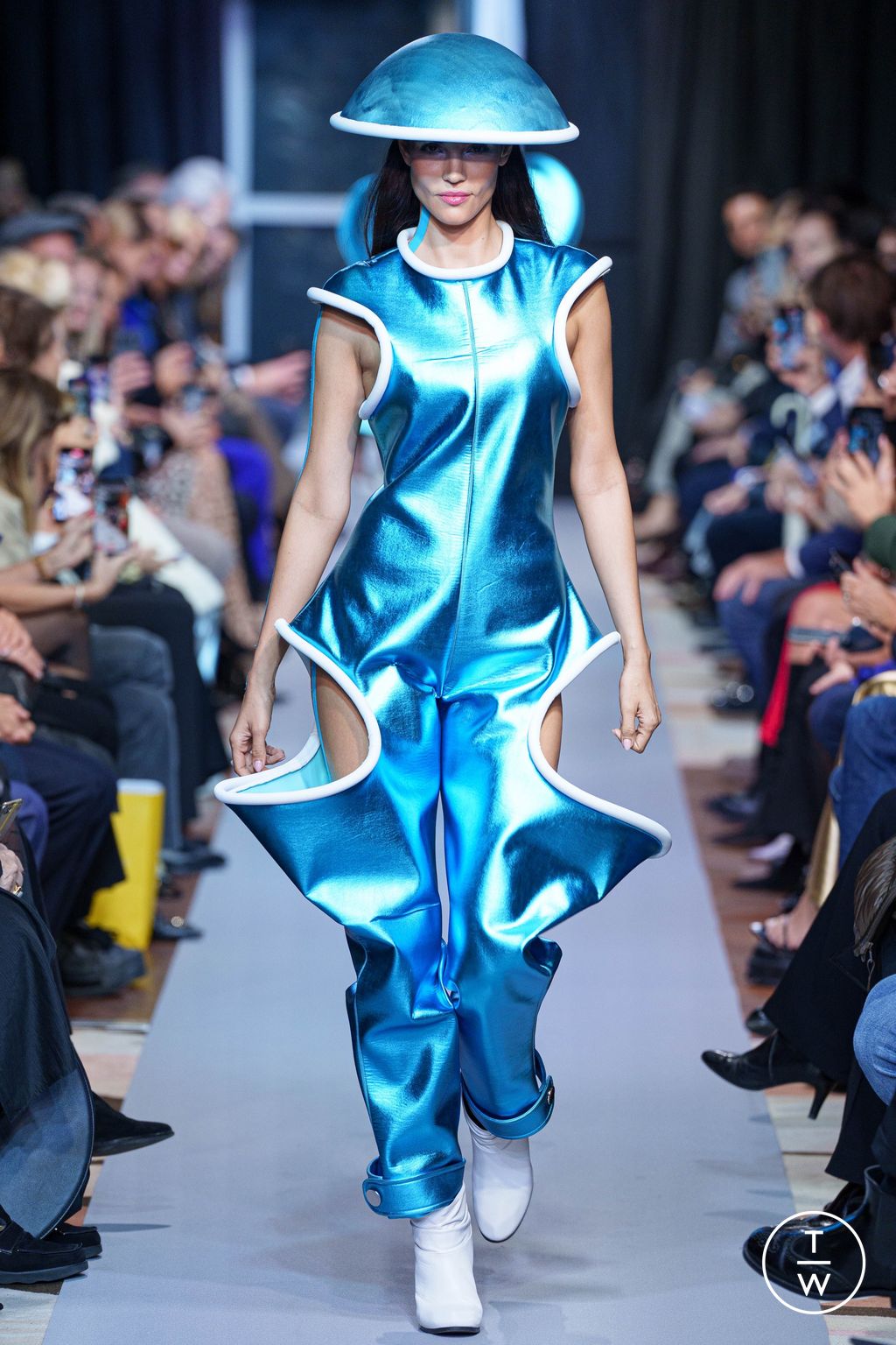 Fashion Week Paris Spring/Summer 2025 look 1 from the Pierre Cardin collection womenswear