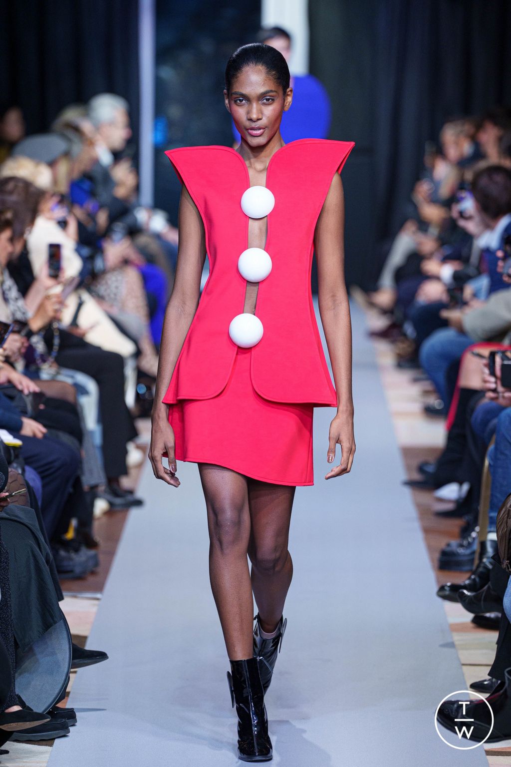 Fashion Week Paris Spring/Summer 2025 look 11 de la collection Pierre Cardin womenswear