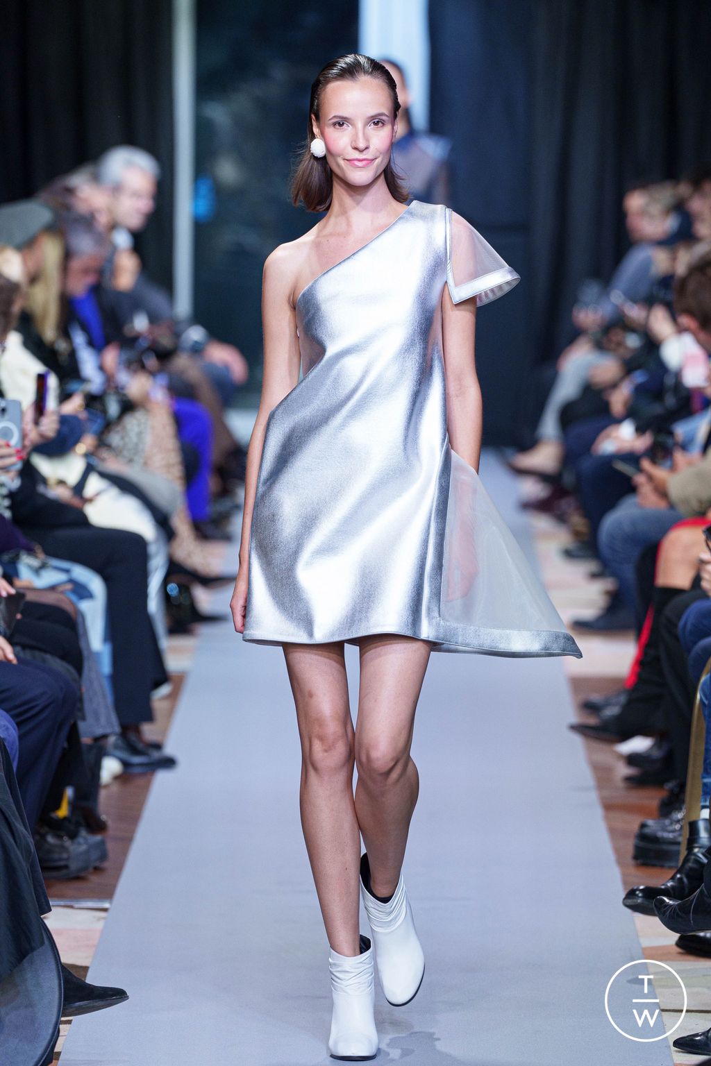 Fashion Week Paris Spring-Summer 2025 look 16 from the Pierre Cardin collection womenswear