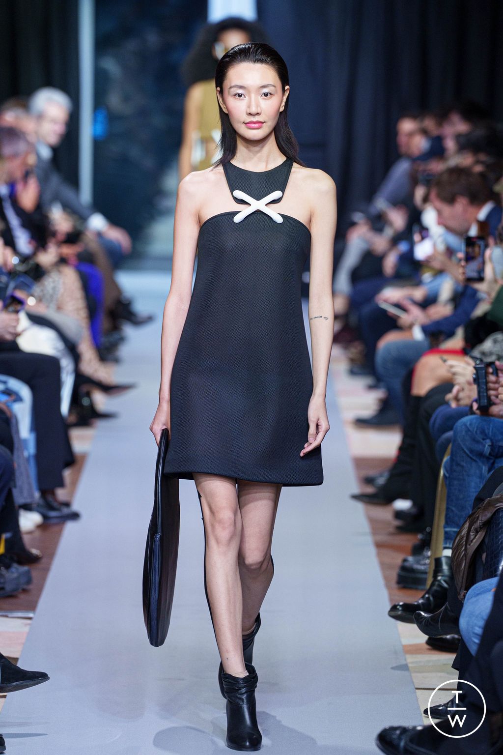 Fashion Week Paris Spring/Summer 2025 look 22 de la collection Pierre Cardin womenswear