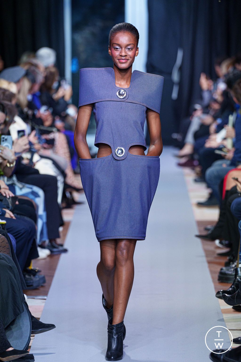 Fashion Week Paris Spring/Summer 2025 look 28 from the Pierre Cardin collection womenswear