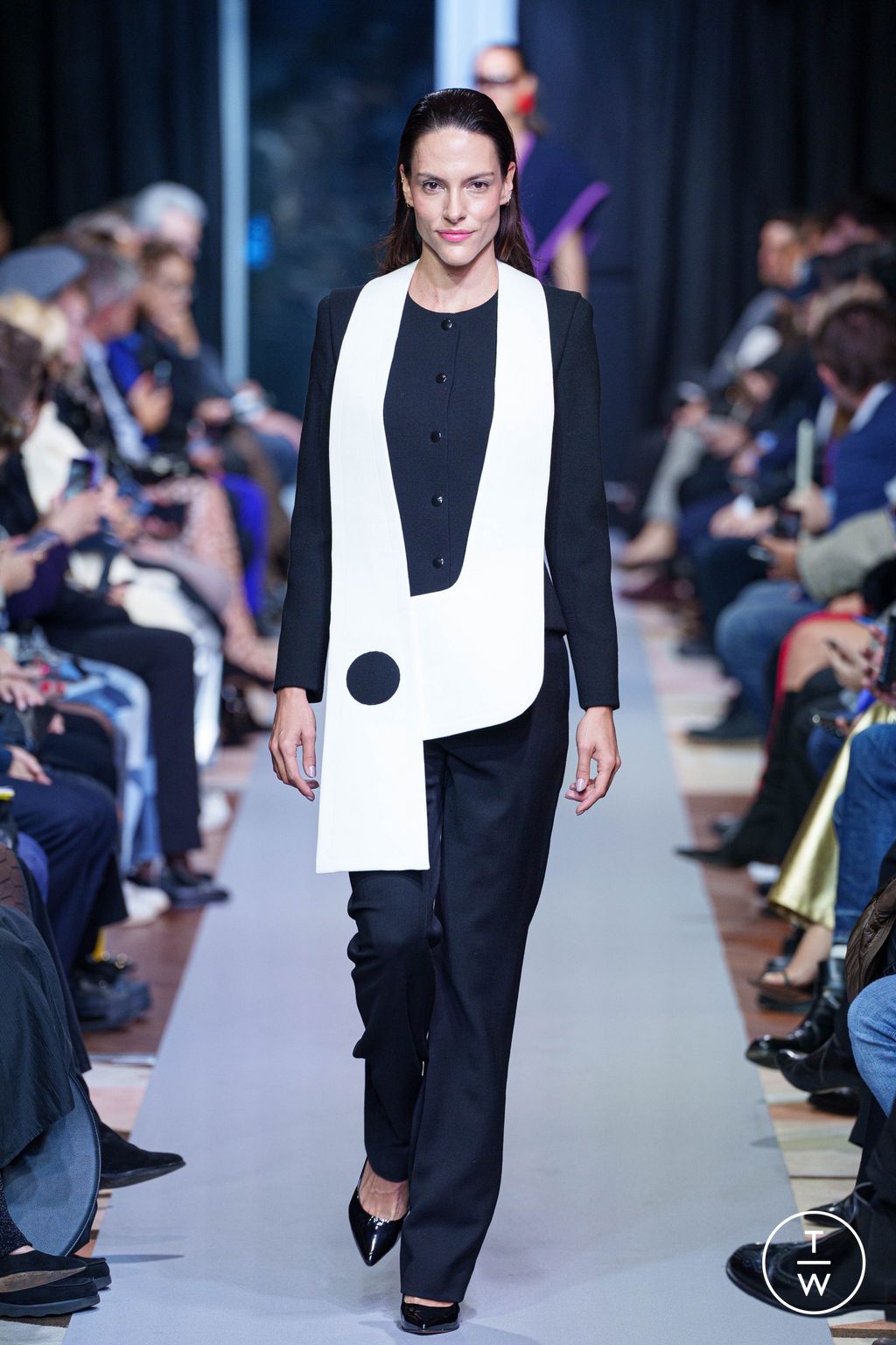 Fashion Week Paris Spring/Summer 2025 look 29 from the Pierre Cardin collection womenswear