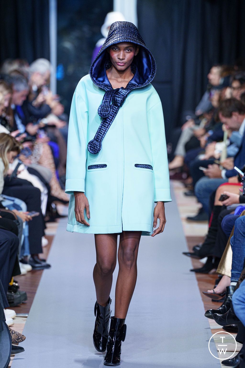 Fashion Week Paris Spring/Summer 2025 look 40 from the Pierre Cardin collection womenswear