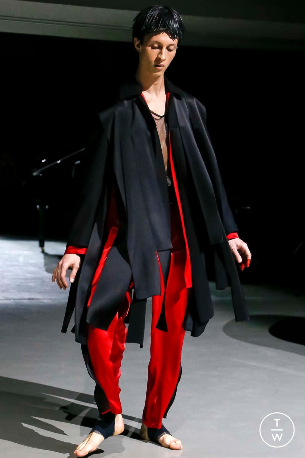 Fashion Week Paris Fall/Winter 2018 look 1 from the Pigalle collection 男装