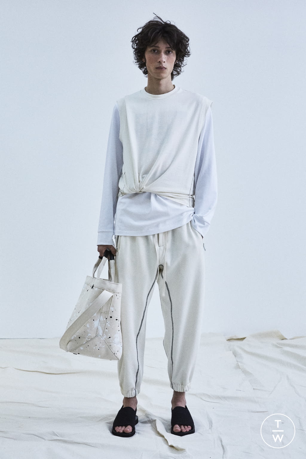 Fashion Week New York Spring/Summer 2018 look 13 from the 3.1 Phillip Lim collection 男装