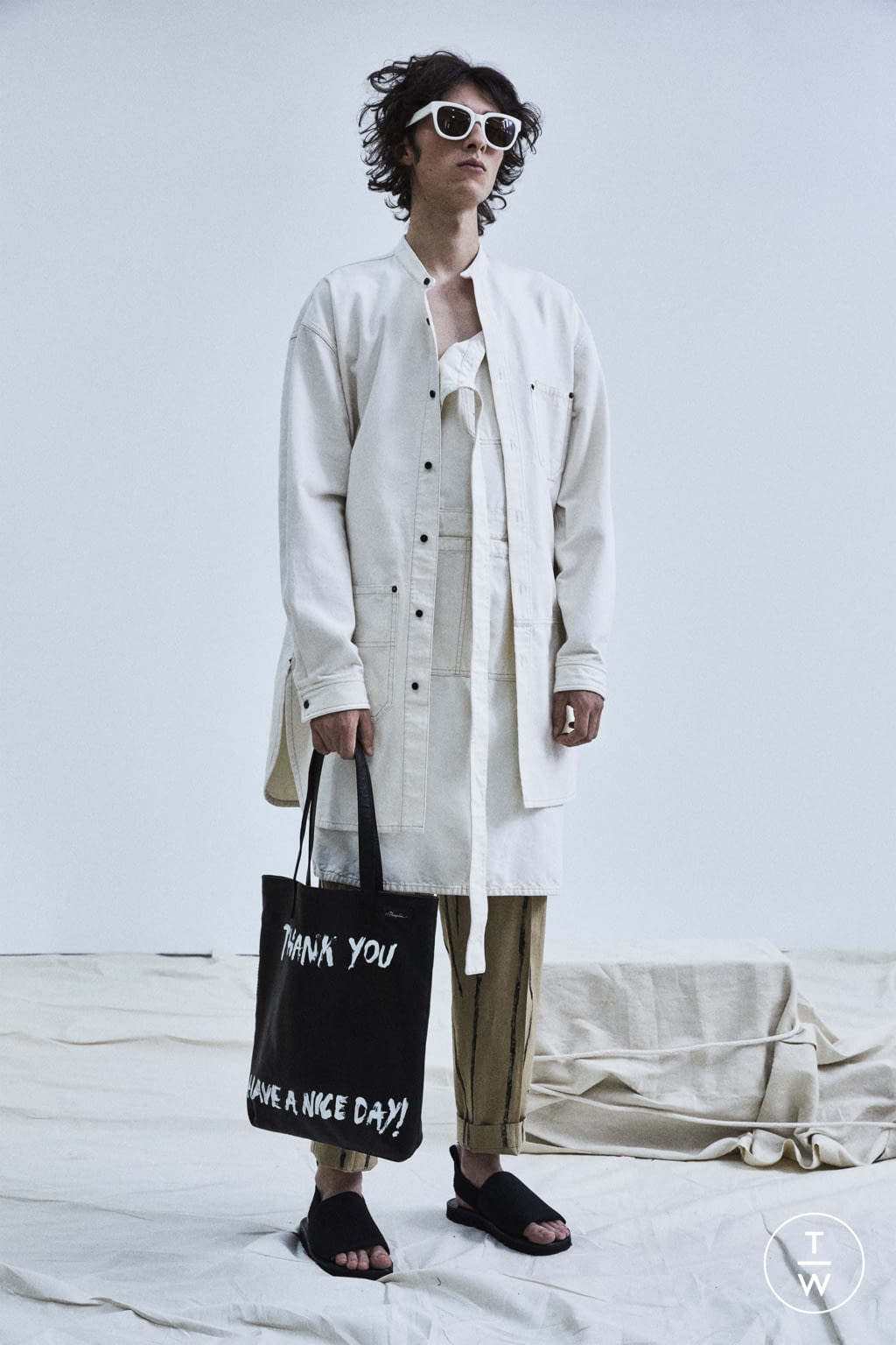 Fashion Week New York Spring/Summer 2018 look 15 from the 3.1 Phillip Lim collection 男装