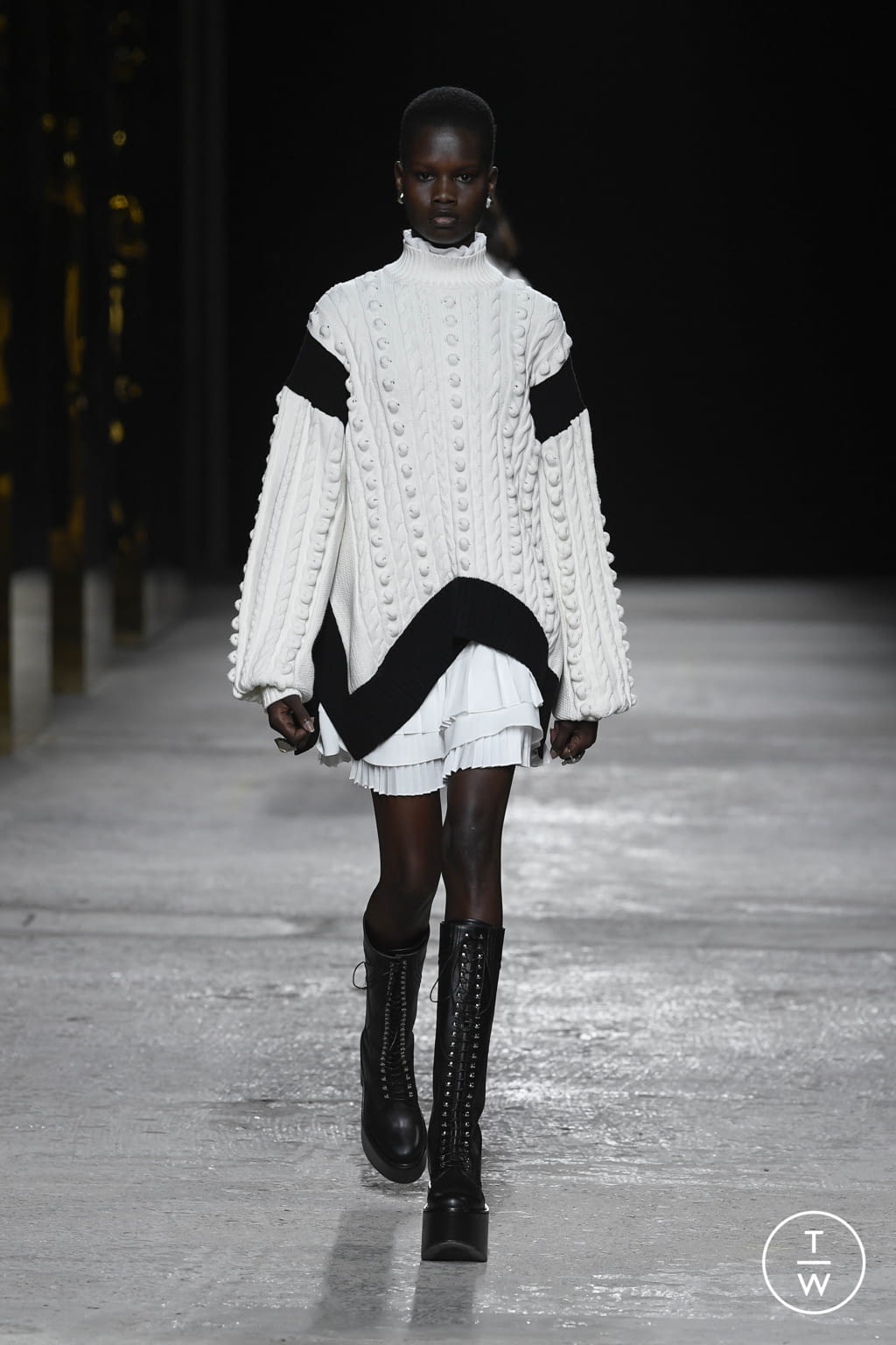 Fashion Week Milan Fall/Winter 2022 look 10 from the Ports 1961 collection womenswear