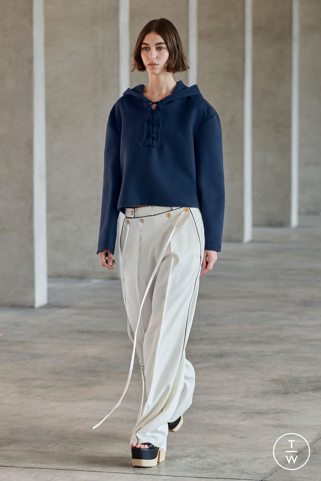 Fashion Week New York Resort 2023 look 17 from the Ports 1961 collection 女装