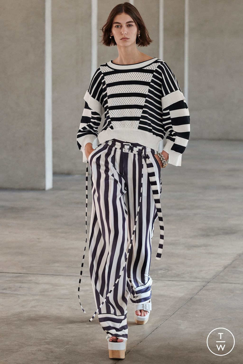 Fashion Week New York Resort 2023 look 22 from the Ports 1961 collection 女装