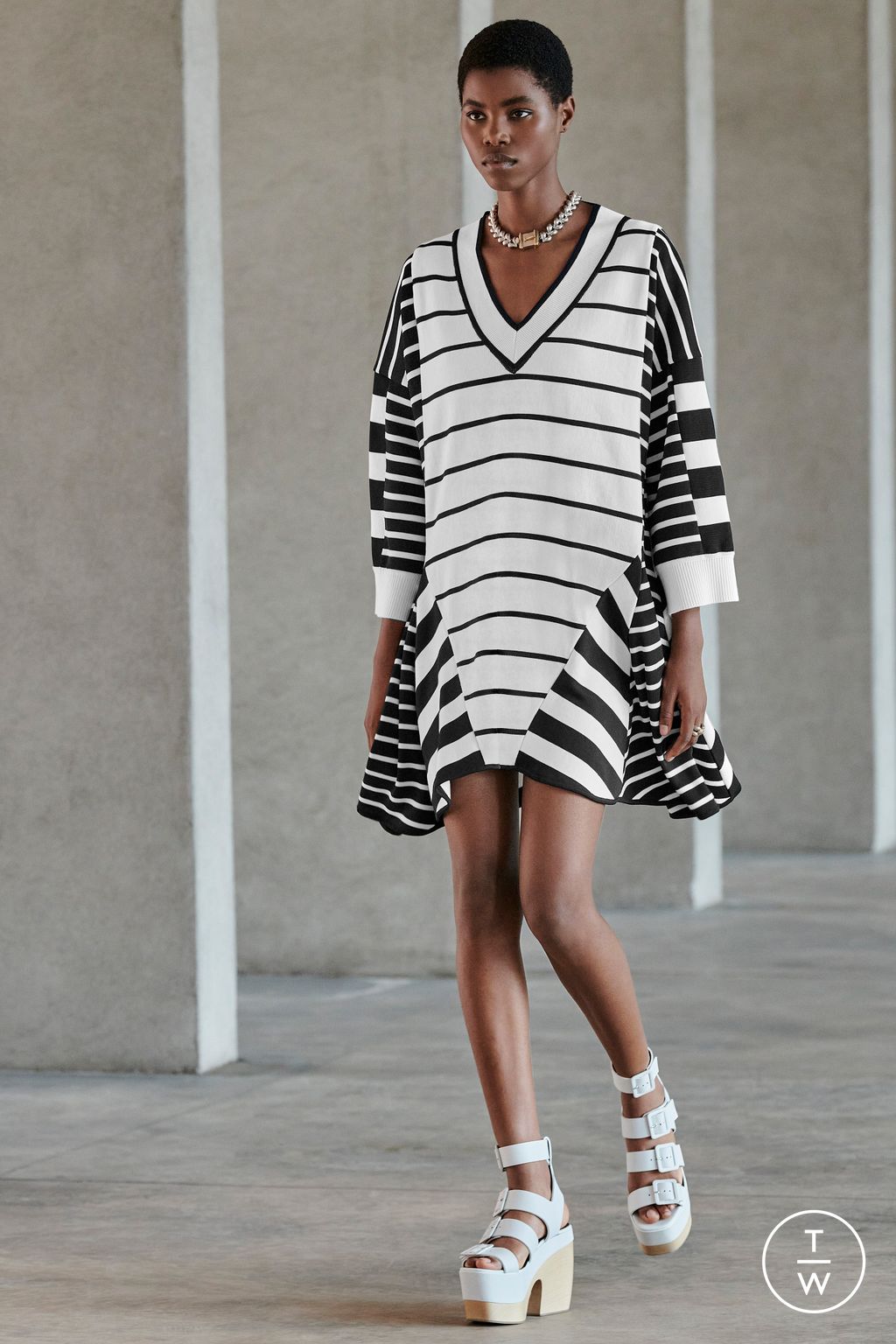 Fashion Week New York Resort 2023 look 23 from the Ports 1961 collection 女装