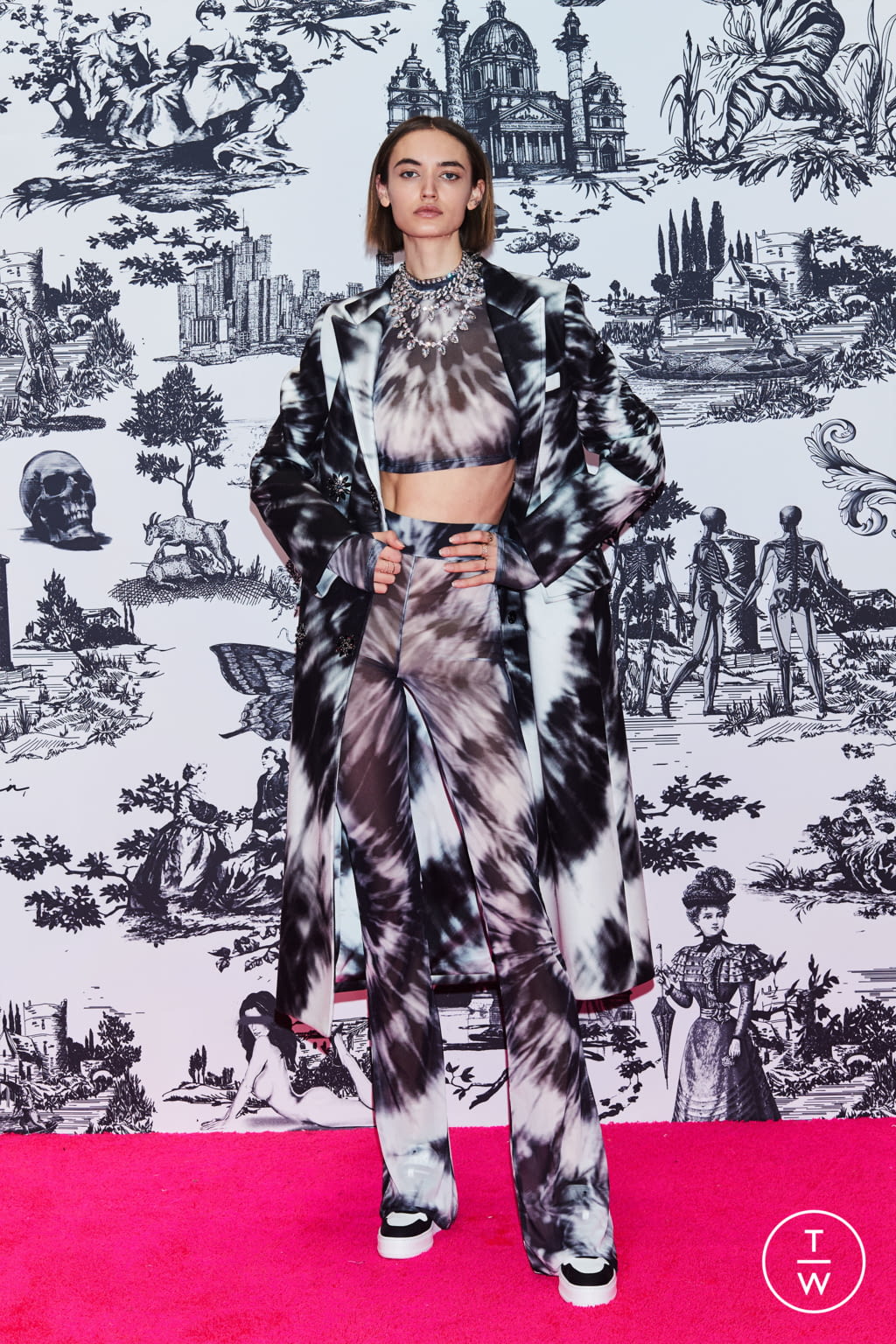 Fashion Week Milan Fall/Winter 2021 look 18 from the Philipp Plein collection 女装