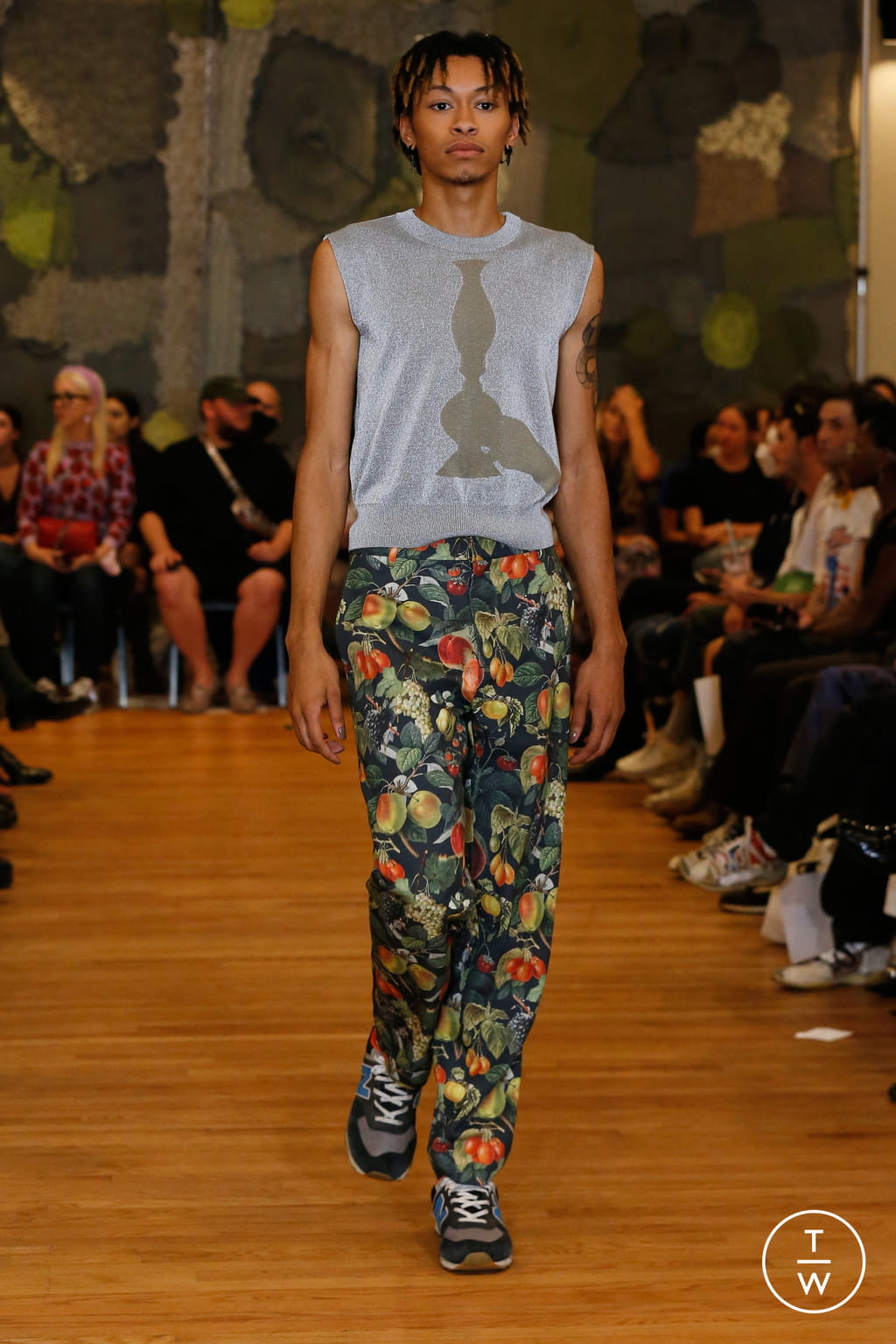 Fashion Week New York Spring/Summer 2022 look 13 from the Puppets and Puppets collection 女装
